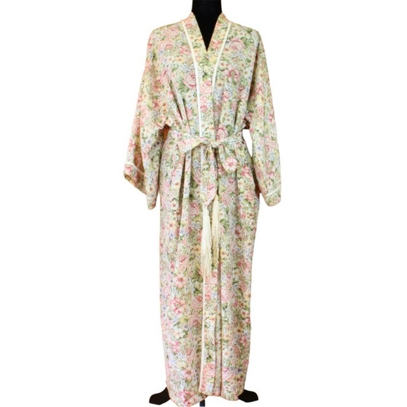 Vintage Diamond Tea Nightgown & Robe Set
Floral - Picture 2 of 14